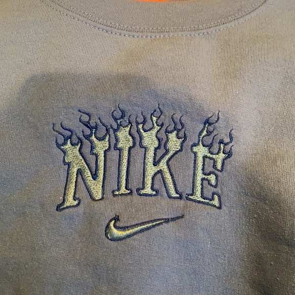 Embroidered Nike hoodies - Picture 2 of 5
